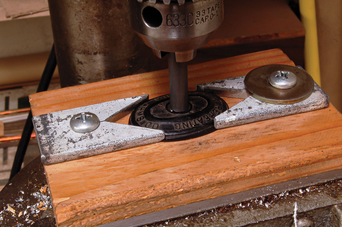 Screw Using Jig Light Gunsmithing | RifleMagazine
